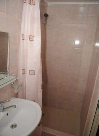 Гостиница Guesthouse Novosolov Анапа Двухместный номер с 2 отдельными кроватями-10